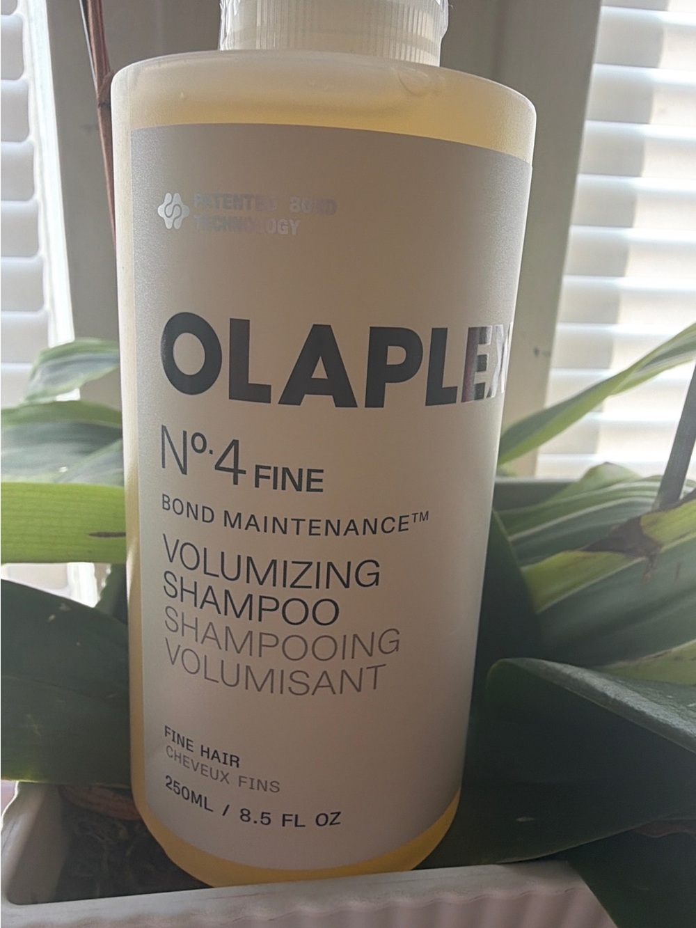 OLAPLEX No.4 Fine Volumizing Shampoo - Cream and Black